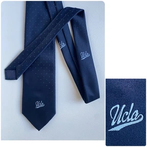 Corbata bordada a lunares azules con logotipo de Cervantes UCLA de colección 3 x 56 - Imagen 1 de 9