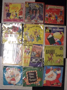 30 Vintage Children's 45 Records - Disney, Cricket, Peter Pan, Etc. - Foto 1 di 3