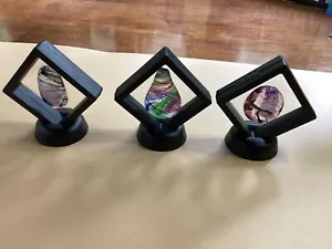 LOT OF 3 ARTISAN MADE FUSED BLOWN GLASS CABOCHON ART IN FRAME AND HOLDER - Picture 1 of 4