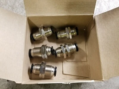 5) NEW DYNAFLO 3/8 TUBE x 3/8 TUBE BRASS PUSH-TO-CONNECT BULKHEAD UNION 0418454 - Image 1 of 4