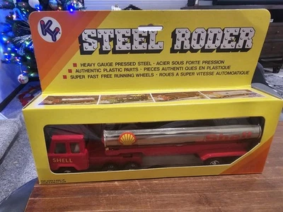 Camión cisterna vintage Kai Yip con carcasa de acero prensado gasoil semi nos (WN) Foto 1 de 4