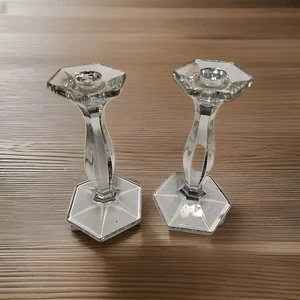 "Dos candelabros patricios Heisey de vidrio transparente de 8"" sin marcar" - Imagen 1 de 2