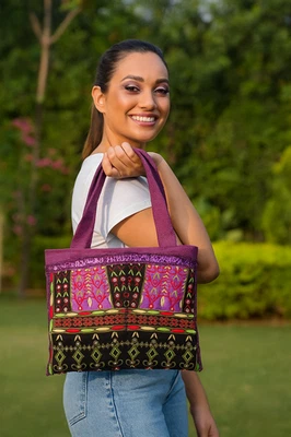 Bolso de Mano Bordado Terciopelo de Lujo | Bolso de Mano Tatreez Palestino | Cultural Foto 1 de 4