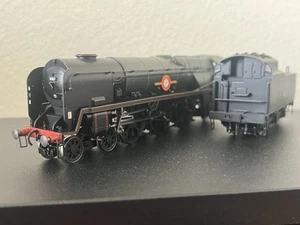 Hornby HO/OO Scale BR Merchant Navy Clan Class 35027 Port Line Locomotive - Picture 1 of 13