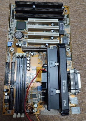 Gigabyte GA-6BXC ++ Pentium II ++ RAM 100 ++ AGP 2x ++ TOP Retro Win98 - Bild 1 von 4