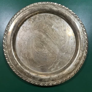 Vassoio piatto argento tondo inciso rotoli bordo corda 10,25 in vintage - Foto 1 di 3