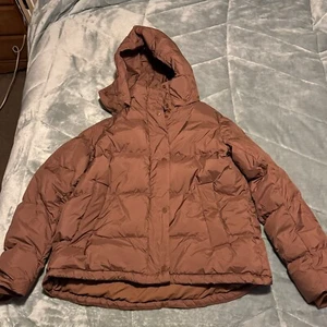 Lululemon Damen Wunder Puffjacke Desert Sun Gr. 12 gebraucht abnehmbarer Hoodie - Bild 1 von 4