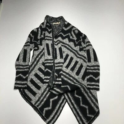 Cárdigan tallado con volantes para mujer talla PL negro gris estampado frente abierto encogerse de hombros  Foto 1 de 4