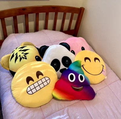 Almohada Emoji Emoticon Redonda Multicolor Relleno Caca Emoji Peluche Juguete Suave 13' Foto 1 de 4