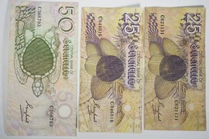 Lot of 3 Seychelles Banknote 50 Rupees and Two 25 Rupees - Picture 1 of 7