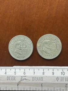 Philippines Peso Two Coin Lot 5 Peso 5 Piso 2005 and 1997 - Picture 1 of 2