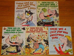 LOT 5 THERE WAS AN OLD LADY WHO SWALLOWED BOOK SERIES~BAT~FROG~LEAVES~SNOW - Bild 1 von 1