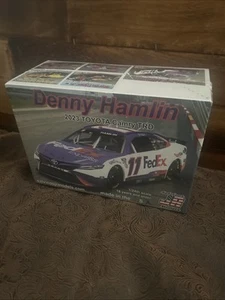 Salvinos JR Modelos "FedEx" Denny Hamlin 2023 Toyota Camry TRD 1/24 Kit Coche-Nuevo - Imagen 1 de 6