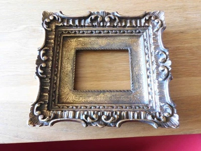 petit encadrement en bois doré - Photo 1/4