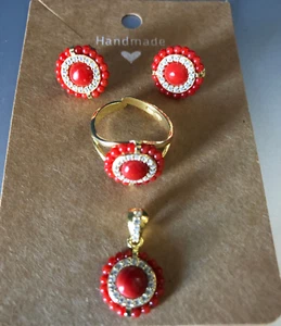 Set orecchini, anello e ciondolo in pallini di corallo rosso, zirconi e argento - Foto 1 di 5