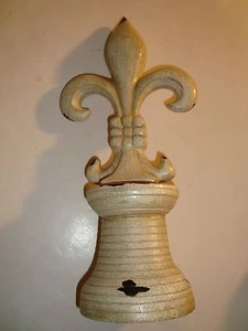 Große französische Fleur de Lys, elfenbeinfarben, H-11 Zoll - Bild 1 von 1
