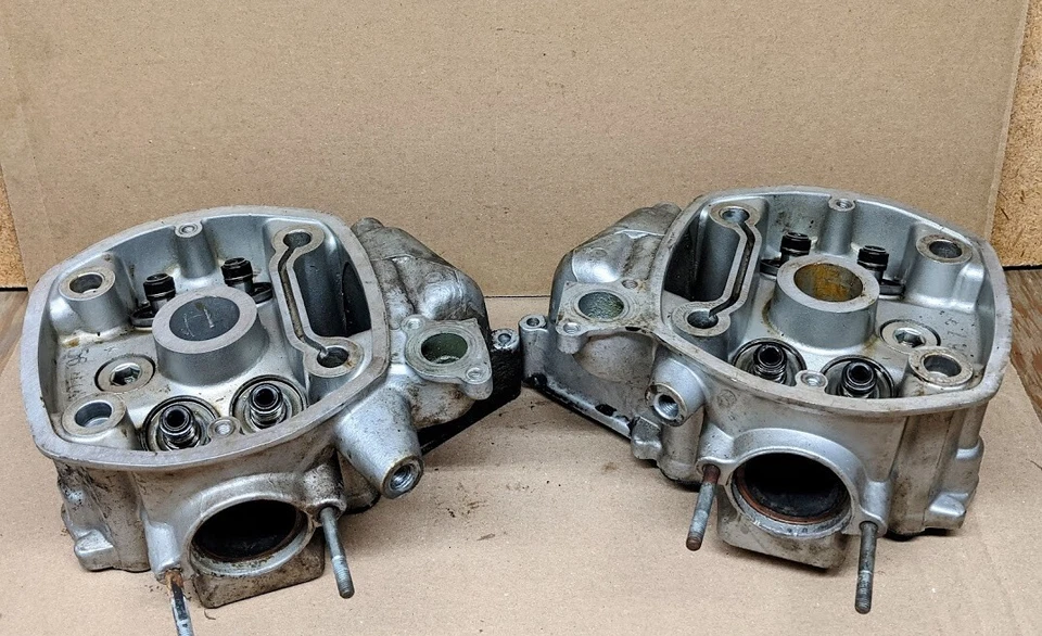 Juego de culata derecha izquierda Honda CX500 C 1982 personalizado OEM par 12200-MA1-000 Foto 1 de 4