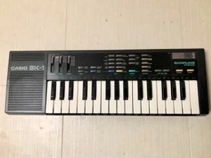 Teclado de muestreo portátil Casio SK-1 32 teclas sintetizador vintage funcionando desde Japón - Imagen 1 de 3