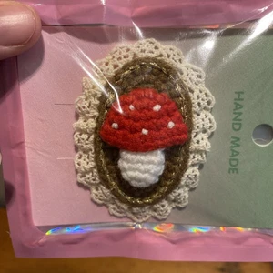 Handgefertigte gehäkelte Pilz Haarspange rot Fliegenpilz Haarspange für Mädchen - Bild 1 von 8