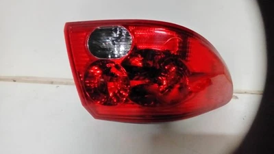 Luz trasera del conductor sedán cuarto de panel montado 2005 Saturn L 200 300 LW200 Foto 1 de 4