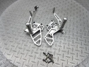 2001 01-03 Suzuki GSXR 600 GSXR600 Vortex juego trasero izquierdo derecho reposapiés - Imagen 1 de 12