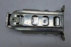 Mercedes Benz Türfeststeller A9067200516, A9067200316 - Bild 1 von 4