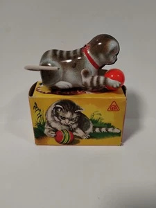 Vintage Made in Western Germany KOHLER Tin Wind Up Cat w ball Toy And Box - Picture 1 of 19
