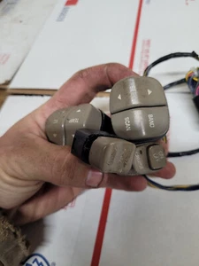 2000-2005 BUICK LESABRE VOLANTE CRUCERO Y RADIO INTERRUPTOR FUNCIONES USADO OEM! - Imagen 1 de 3