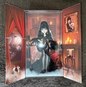 Poupée Mattel Monster High Skullector Elvira Maîtresse des Ténèbres HLP89 pas SDCC - Photo 1/5