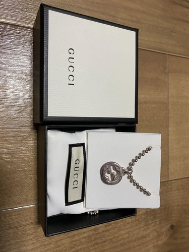 Collana Gucci in oro rosa con ciondolo logo