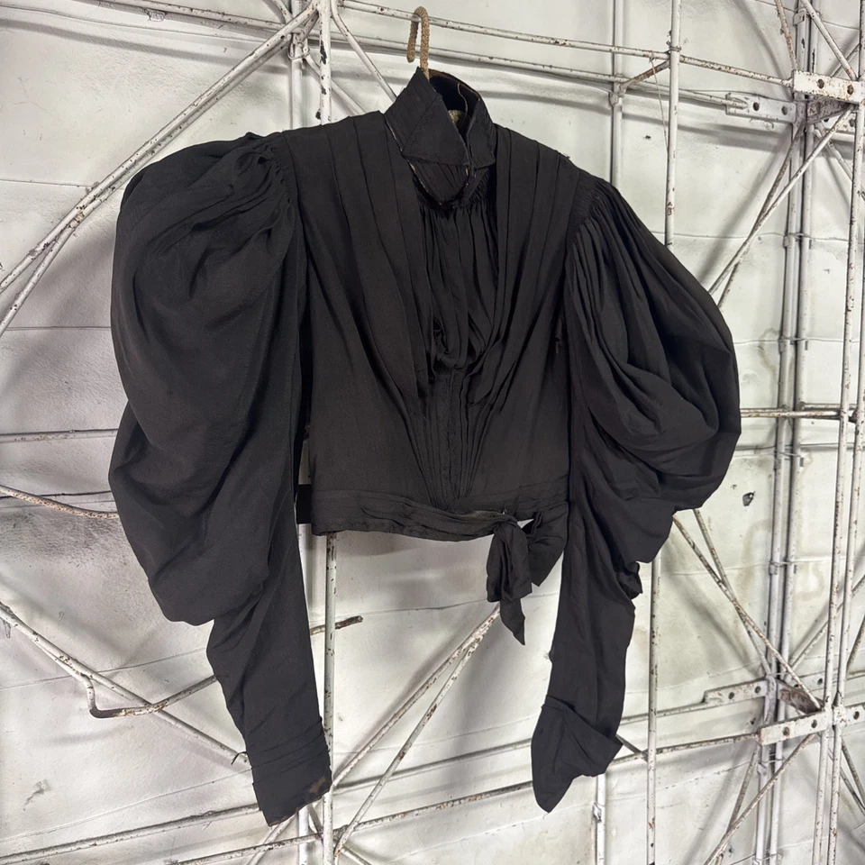 Antiguo Vestido Victoriano Negro Seda Gigot Manga Abullonada Corpiño Blusa Deshuesada De Colección Foto 1 de 4