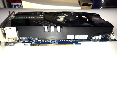 Sapphire AMD Radeon HD 6850 1GB GDDR5 Graphics Card 299-1E174-140SA - Image 1 of 3