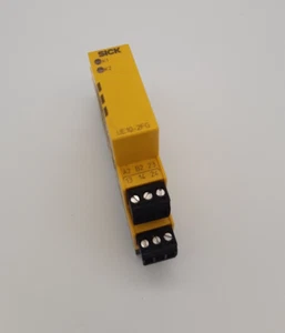 SICK Safety Extension Relay UE 10-2FG3D0 1043916 Sicherheitsrelais - Bild 1 von 4