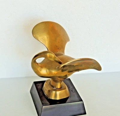 FLYING BRASS SEAGULL :: Vintage 9 X 9 ” FIGURINE  SOLID BRASS METAL BASE KOREA - Image 1 of 4
