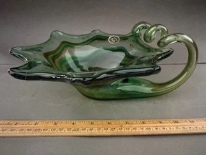 SOONER GREEN ART GLASS CORNUCOPIA LEAF BOWL VASE VINTAGE - Picture 1 of 7