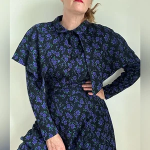 Damen Vintage Kleid Größe M schwarz lila Blumen Gothic dunkel Vampirecore A Linie - Bild 1 von 15