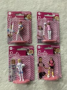 Barbie Nuovo Lotto Di 4 Figurine Miniature Astronauta Baseball Calcio Chef - Foto 1 di 7