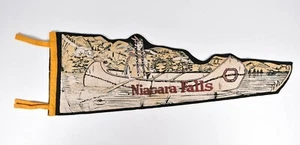 Pennant vintage anni 40 femmina fanciulla indiana in canoa cascate del Niagara 24" fustellato - Foto 1 di 7