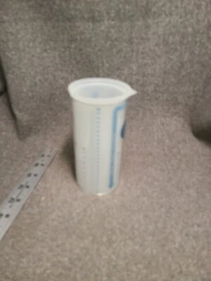 The Pampered Chef Measure all 2 Cups Liquids and Solids - Image 1 of 4