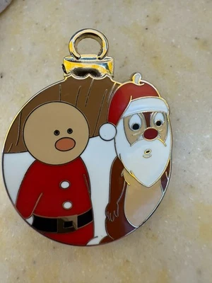 PIN ORNAMENTO MISTERIOSO ÁRBOL DE NAVIDAD DISNEY PLUTO 2025 SANTA DALE LR Foto 1 de 2