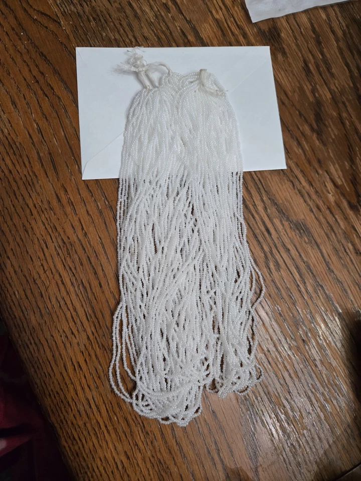 Seed bead 4.strands   white transparent about 10in long - Image 1 of 4