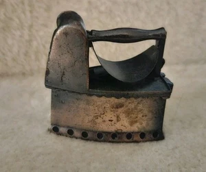 Durham Industries Clothes Iron Figurinine Dollhouse Furniture Miniatures  - Picture 1 of 6