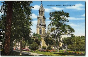 Milwaukee, WI - Cathedral Square - 1940s Linen Postcard - Picture 1 of 2