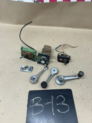 Ford Truck F100 F250 F350 1967 1972 hardware aleatorio antena manijas puerta moldura 68 Foto 1 de 4