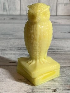 VTG. 70’s Degenhart Yellow Custard Glass Owl On Books (UV Glows) - Picture 1 of 6