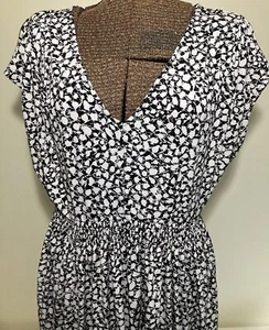 Daisy Fuentes Size Medium Dress Black & White Poly Blend Easy Care Machine Wash - Picture 1 of 21