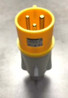 GEWISS GW60012 INDUSTRIAL PLUG, IP44, 2P + E, 32A, 100-130V - Image 1 of 4