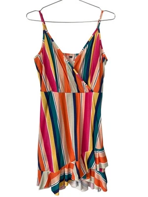 Mini Vestido Cami a Rayas Cuello en V Talla Grande Imitación Envoltura Volantes Multicolor Ecléctico Foto 1 de 4