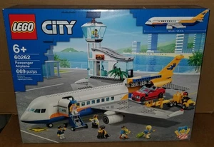 LEGO City Passagierflugzeug (60262) Neu & Versiegelt - Bild 1 von 3