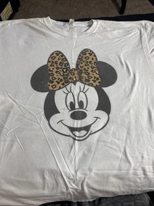 Camiseta para mujer talla XL Disney Minnie Mouse con lazo estampado de leopardo - Imagen 1 de 7